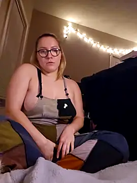 Snapshot of Paynted_Lady chatting on 12/18/25, 03:45 Paynted Lady online show from 12/18/25, 03:45