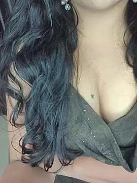 Snapshot of Tanvi-patil chatting on 12/17/25, 06:14 Tanvi-patil online show from 12/17/25, 06:14