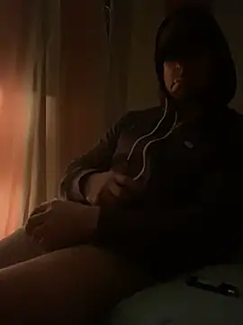 Snapshot of FumesClouds chatting on 12/21/24, 12:42 FumesClouds online show from 12/21/24, 12:42