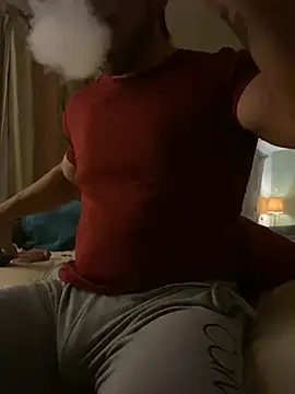 Snapshot of FumesClouds chatting on 12/28/24, 06:06 FumesClouds online show from 12/28/24, 06:06