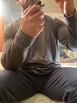 Snapshot of FumesClouds chatting on 01/02/25, 08:13 FumesClouds online show from 01/02/25, 08:13