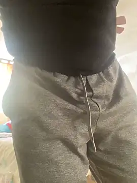 Snapshot of FumesClouds chatting on 01/13/25, 10:24 FumesClouds online show from 01/13/25, 10:24