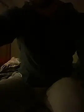 Snapshot of FumesClouds chatting on 01/17/25, 04:39 FumesClouds online show from 01/17/25, 04:39