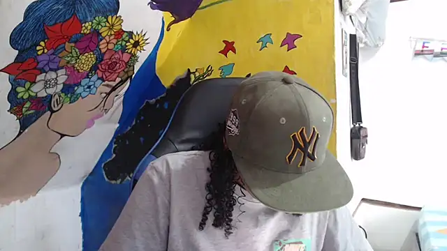 Snapshot of yohatinelly07 chatting on 09/12/25, 09:04 yohatinelly07 online show from 09/12/25, 09:04