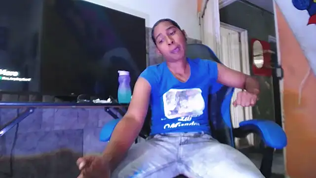 Snapshot of yohatinelly07 chatting on 09/24/25, 09:51 yohatinelly07 online show from 09/24/25, 09:51