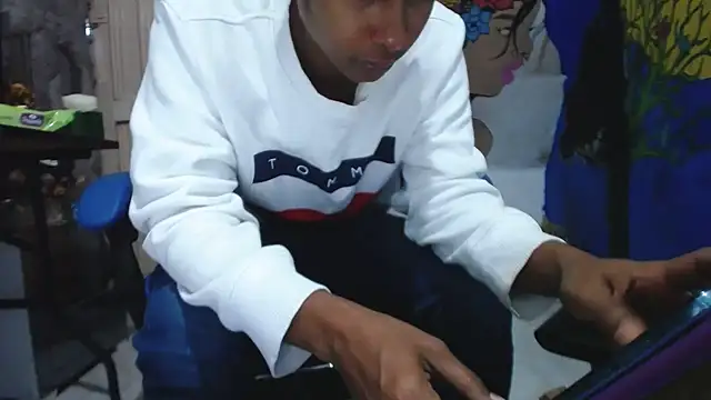 Snapshot of yohatinelly07 chatting on 09/26/25, 11:03 yohatinelly07 online show from 09/26/25, 11:03