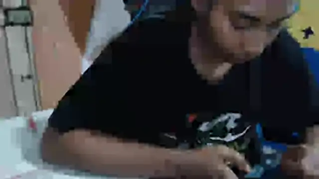 Snapshot of yohatinelly07 chatting on 10/20/25, 01:50 yohatinelly07 online show from 10/20/25, 01:50