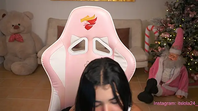 its lola24 online show from 12/31/24, 03:23