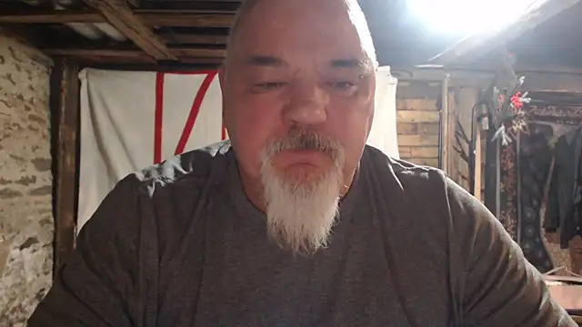 Newfiesausage1972 online show from 02/01/26, 09:52