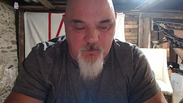 Newfiesausage1972 online show from 02/15/26, 11:45