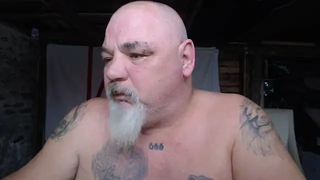 Newfiesausage1972 online show from 02/20/26, 07:36