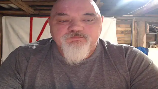 Newfiesausage1972 online show from 02/25/26, 12:15