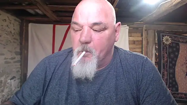 Snapshot of Newfiesausage1972 chatting on 04/22/26, 02:40 Newfiesausage1972 online show from 04/22/26, 02:40