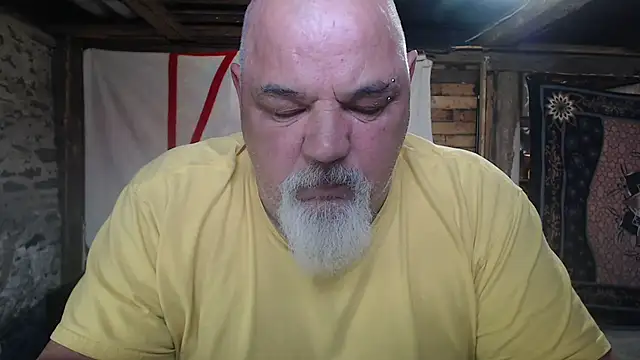 Snapshot of Newfiesausage1972 chatting on 04/23/26, 03:03 Newfiesausage1972 online show from 04/23/26, 03:03