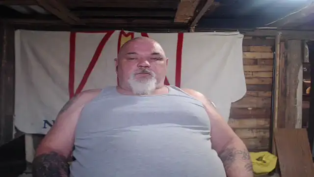 Snapshot of Newfiesausage1972 chatting on 04/25/26, 03:42 Newfiesausage1972 online show from 04/25/26, 03:42
