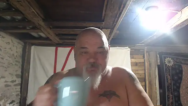 Snapshot of Newfiesausage1972 chatting on 04/29/26, 08:40 Newfiesausage1972 online show from 04/29/26, 08:40