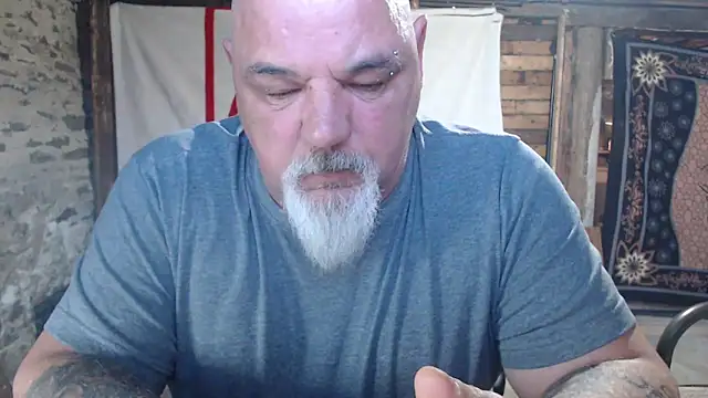 Snapshot of Newfiesausage1972 chatting on 05/01/26, 11:15 Newfiesausage1972 online show from 05/01/26, 11:15