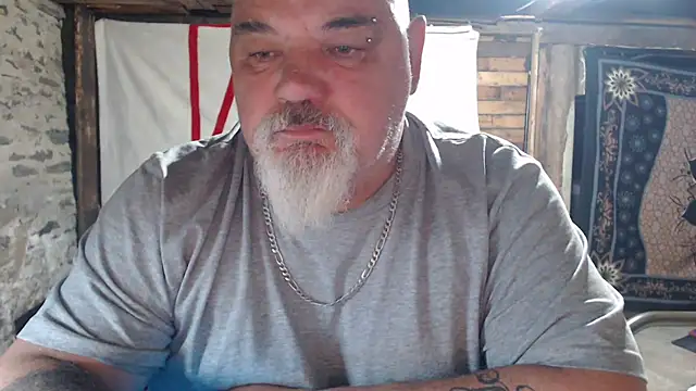 Snapshot of Newfiesausage1972 chatting on 05/10/26, 03:33 Newfiesausage1972 online show from 05/10/26, 03:33