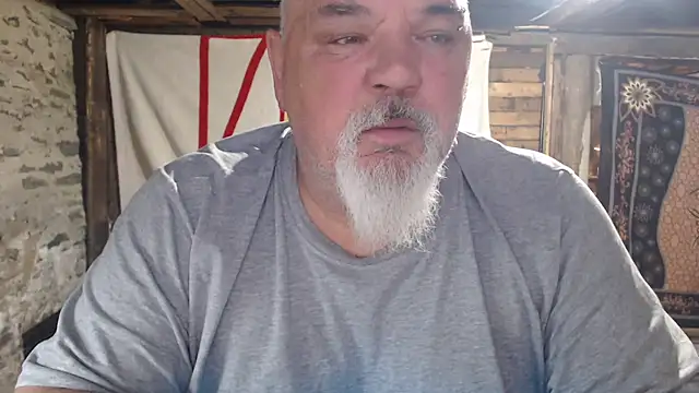 Snapshot of Newfiesausage1972 chatting on 05/13/26, 11:18 Newfiesausage1972 online show from 05/13/26, 11:18