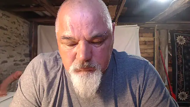 Snapshot of Newfiesausage1972 chatting on 05/21/26, 03:41 Newfiesausage1972 online show from 05/21/26, 03:41