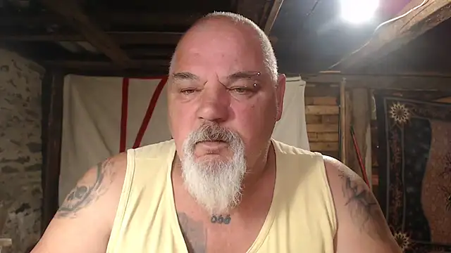 Snapshot of Newfiesausage1972 chatting on 05/23/26, 11:03 Newfiesausage1972 online show from 05/23/26, 11:03
