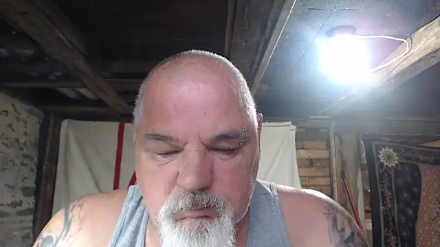 Snapshot of Newfiesausage1972 chatting on 05/24/26, 01:05 Newfiesausage1972 online show from 05/24/26, 01:05