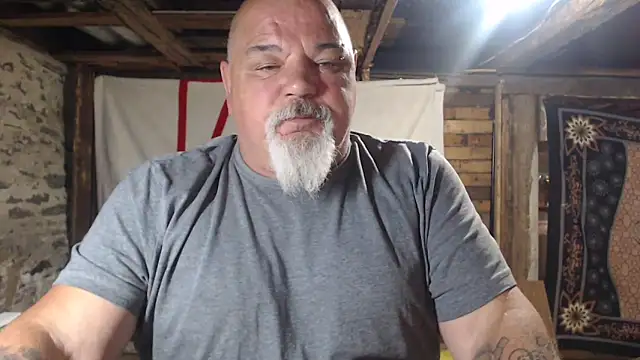 Snapshot of Newfiesausage1972 chatting on 06/17/26, 09:12 Newfiesausage1972 online show from 06/17/26, 09:12