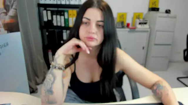 Snapshot of TiffanySweet chatting on 12/20/24, 07:28 TiffanySweet online show from 12/20/24, 07:28