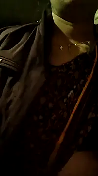 Snapshot of Simaran_bhabhi chatting on 02/01/25, 12:58 Simaran bhabhi online show from 02/01/25, 12:58