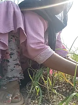 Snapshot of Simaran_bhabhi chatting on 02/07/25, 09:05 Simaran bhabhi online show from 02/07/25, 09:05