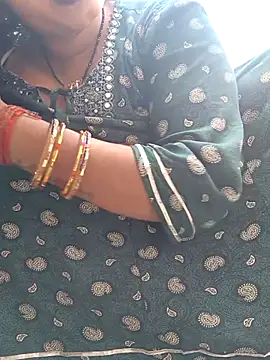 Snapshot of Simaran_bhabhi chatting on 02/14/25, 10:17 Simaran bhabhi online show from 02/14/25, 10:17