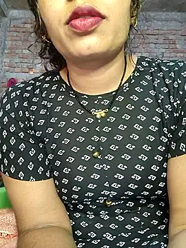 Snapshot of Simaran_bhabhi chatting on 03/01/25, 04:15 Simaran bhabhi online show from 03/01/25, 04:15