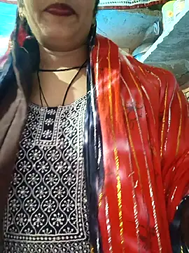 Snapshot of Simaran_bhabhi chatting on 03/08/25, 04:12 Simaran bhabhi online show from 03/08/25, 04:12