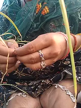 Snapshot of Simaran_bhabhi chatting on 03/21/25, 11:55 Simaran bhabhi online show from 03/21/25, 11:55