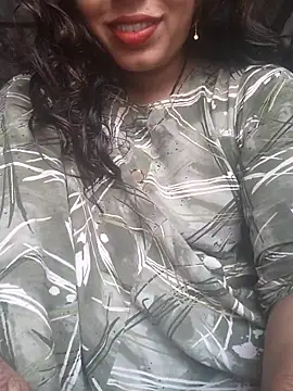 Snapshot of Simaran_bhabhi chatting on 10/16/25, 01:06 Simaran bhabhi online show from 10/16/25, 01:06