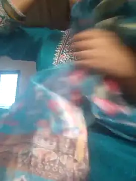 Snapshot of Simaran_bhabhi chatting on 11/03/25, 01:19 Simaran bhabhi online show from 11/03/25, 01:19