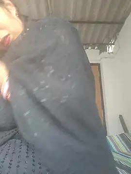 Snapshot of Simaran_bhabhi chatting on 11/08/25, 01:17 Simaran bhabhi online show from 11/08/25, 01:17