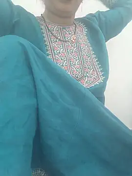 Snapshot of Simaran_bhabhi chatting on 12/14/25, 12:05 Simaran bhabhi online show from 12/14/25, 12:05