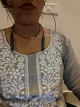 Snapshot of Simaran_bhabhi chatting on 03/31/26, 04:29 Simaran bhabhi online show from 03/31/26, 04:29