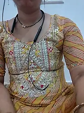 Snapshot of Simaran_bhabhi chatting on 06/15/26, 12:35 Simaran bhabhi online show from 06/15/26, 12:35