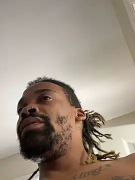 Snapshot of 1BeautyN1Beast chatting on 12/14/24, 05:36 1BeautyN1Beast online show from 12/14/24, 05:36