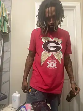 Snapshot of 1BeautyN1Beast chatting on 12/21/24, 06:19 1BeautyN1Beast online show from 12/21/24, 06:19