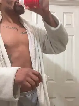 Snapshot of 1BeautyN1Beast chatting on 01/28/25, 04:08 1BeautyN1Beast online show from 01/28/25, 04:08