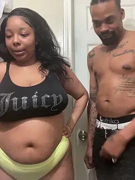 Snapshot of 1BeautyN1Beast chatting on 02/02/25, 01:02 1BeautyN1Beast online show from 02/02/25, 01:02