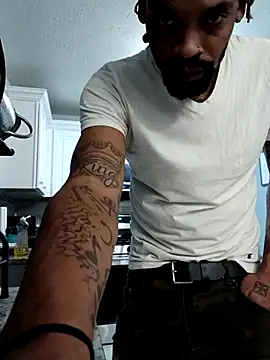 Snapshot of 1BeautyN1Beast chatting on 02/14/25, 12:30 1BeautyN1Beast online show from 02/14/25, 12:30