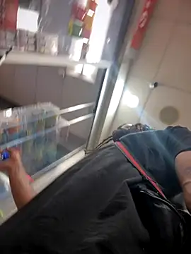 Snapshot of 1BeautyN1Beast chatting on 09/15/25, 03:39 1BeautyN1Beast online show from 09/15/25, 03:39