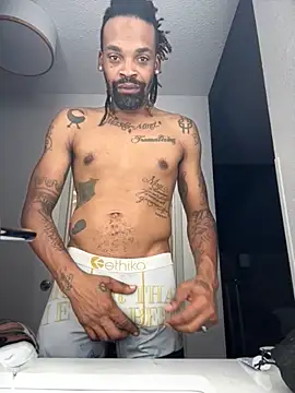 Snapshot of 1BeautyN1Beast chatting on 10/12/25, 12:37 1BeautyN1Beast online show from 10/12/25, 12:37