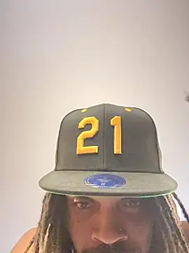 Snapshot of 1BeautyN1Beast chatting on 10/22/25, 01:17 1BeautyN1Beast online show from 10/22/25, 01:17