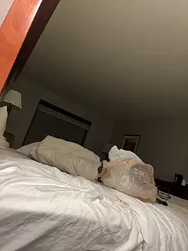 Snapshot of 1BeautyN1Beast chatting on 11/11/25, 01:38 1BeautyN1Beast online show from 11/11/25, 01:38