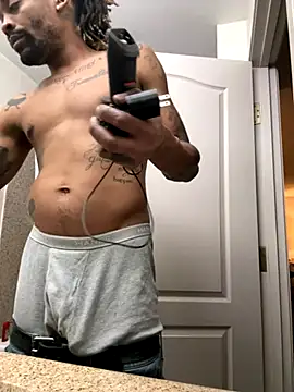 Snapshot of 1BeautyN1Beast chatting on 11/12/25, 01:06 1BeautyN1Beast online show from 11/12/25, 01:06